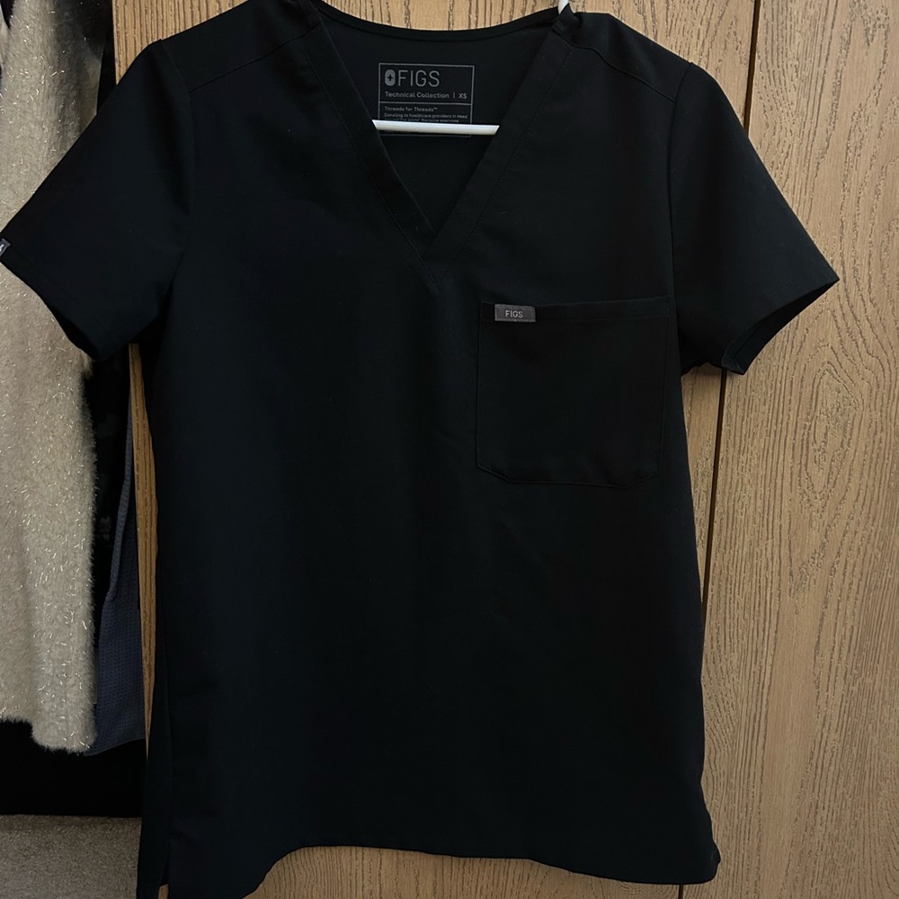 Figs Women’s black Catarina one pocket scrub top